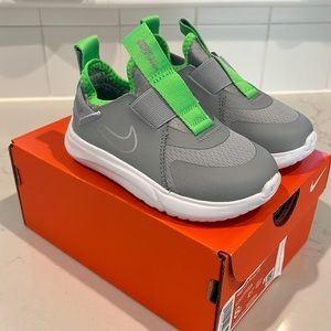 NEW IN BOX Nike flex plus size 8. Easy to get on